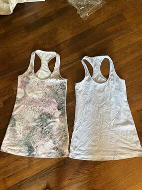 Pair of Racerback Tank Tops — Marble Print pale lavender / gray